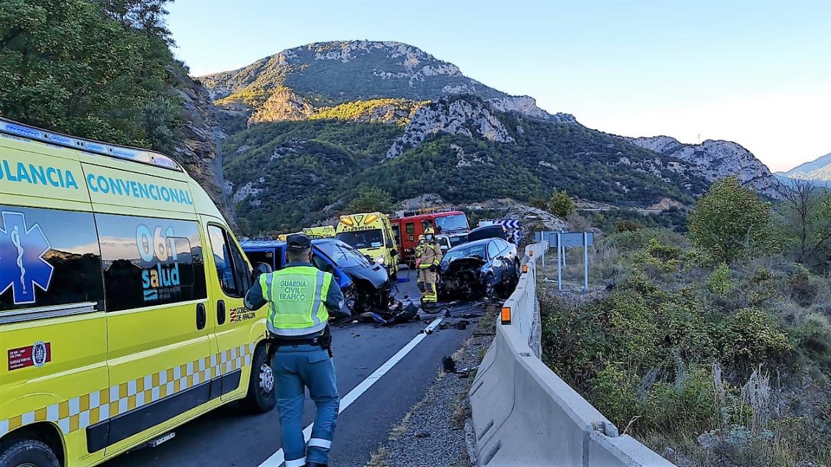 Cinco Heridos Al Chocar De Frente Un Coche Y Una Furgoneta En La N-230 ...