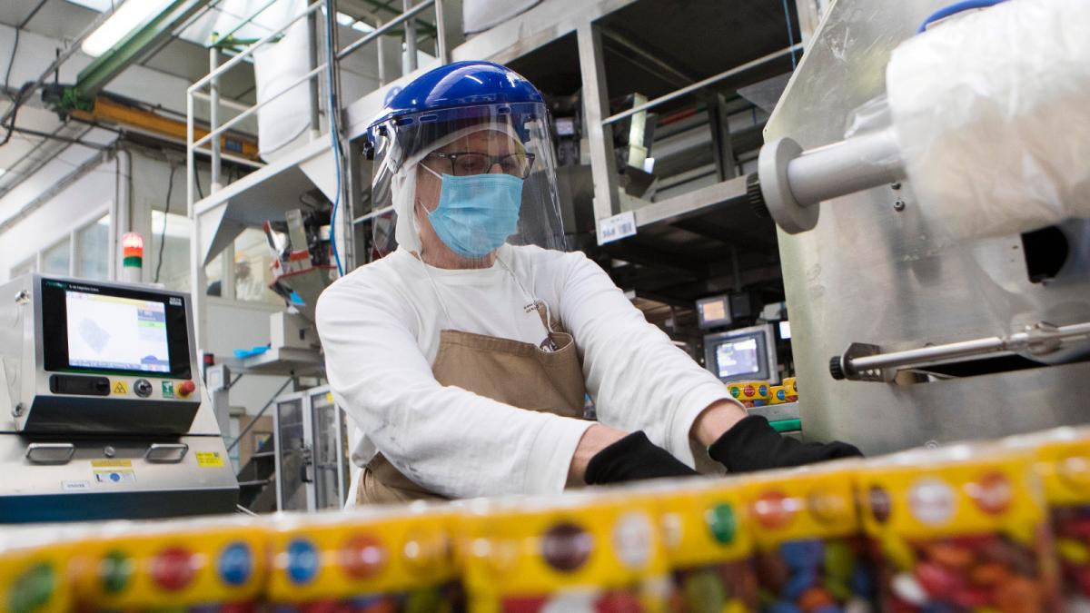 Descubrir 97+ imagen empleos en fabricas de chocolates Viaterra.mx