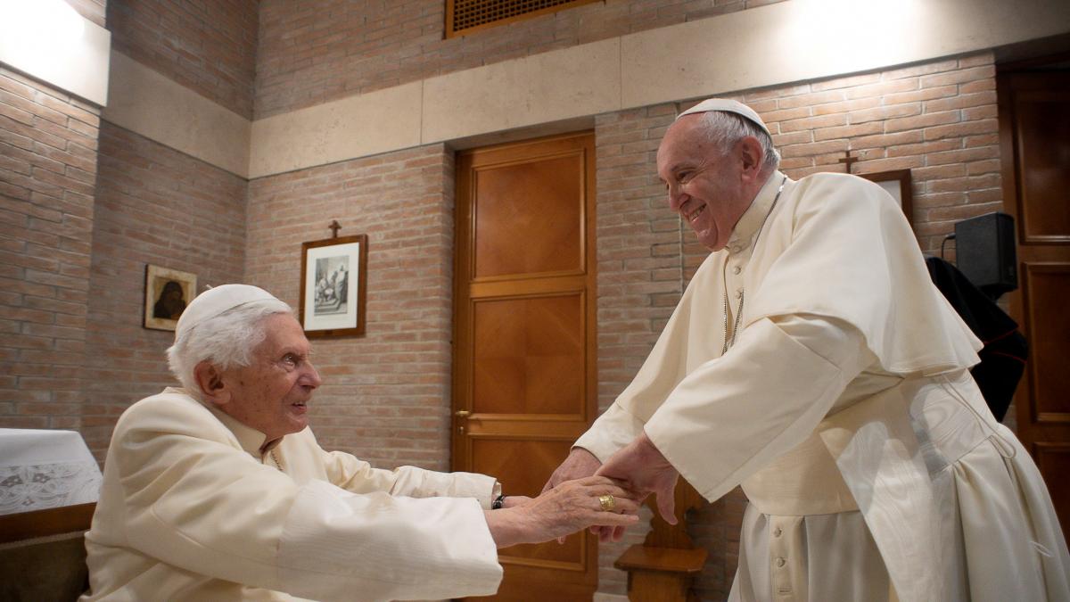 Benedicto XVI dice que el matrimonio entre personas del mismo sexo es 