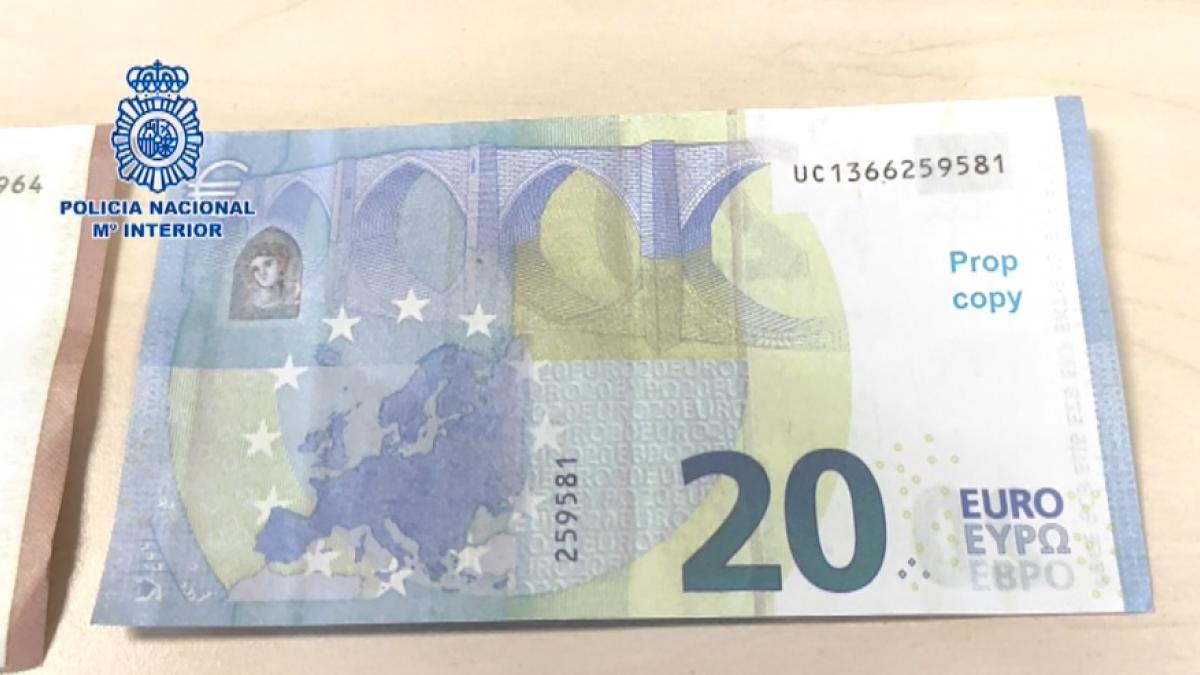 Se venden 2.500 euros a cambio de 50: los billetes falsos inundan