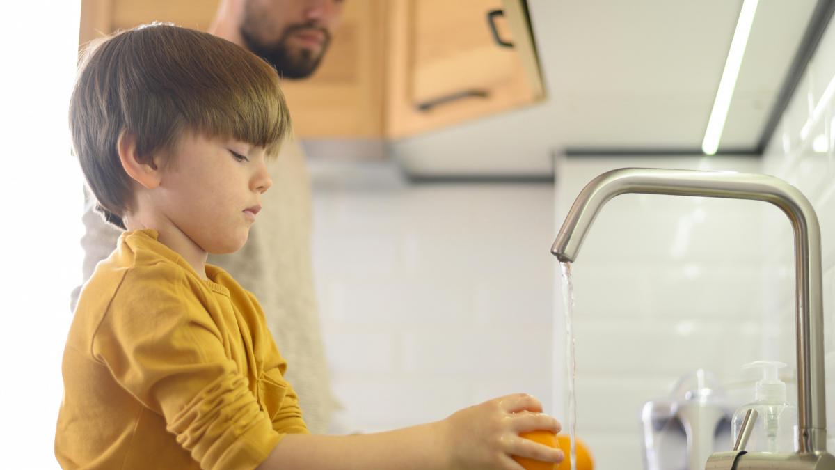 Games, movies and books to teach children the importance of water