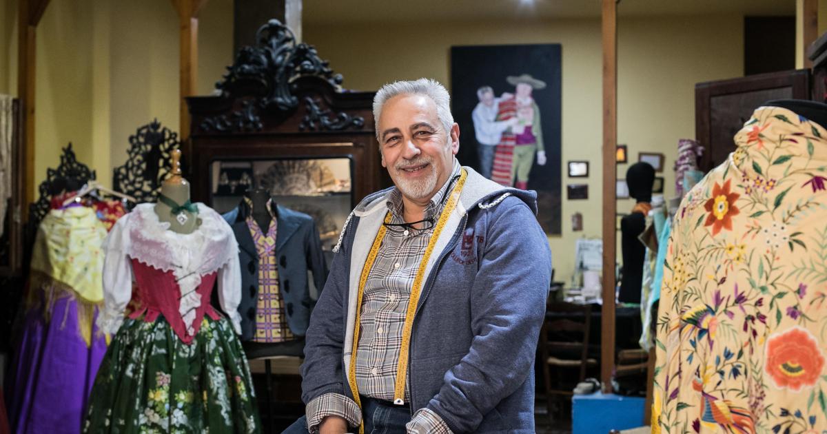 Decorativo crucero Rubí Se jubila Miguel Ángel Lahoz, de la tienda de indumentaria de El Bancal:  “Me viene a la cabeza la ilusión del comienzo”