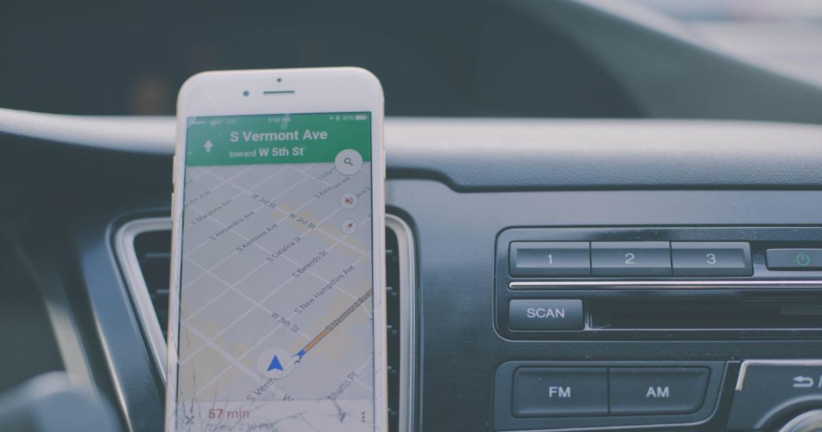 Es legal utilizar el soporte para el móvil en el coche con la nueva ley de  tráfico?