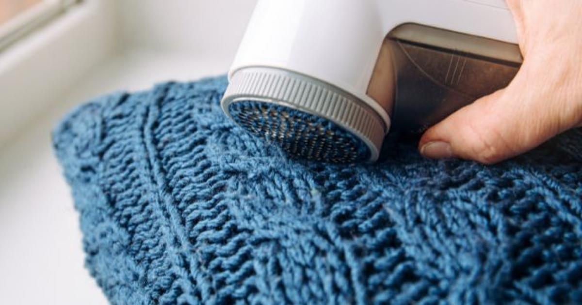 Cambio de armario: cómo quitar las pelusas de tus jerséis de lana para  guardarlos impecables