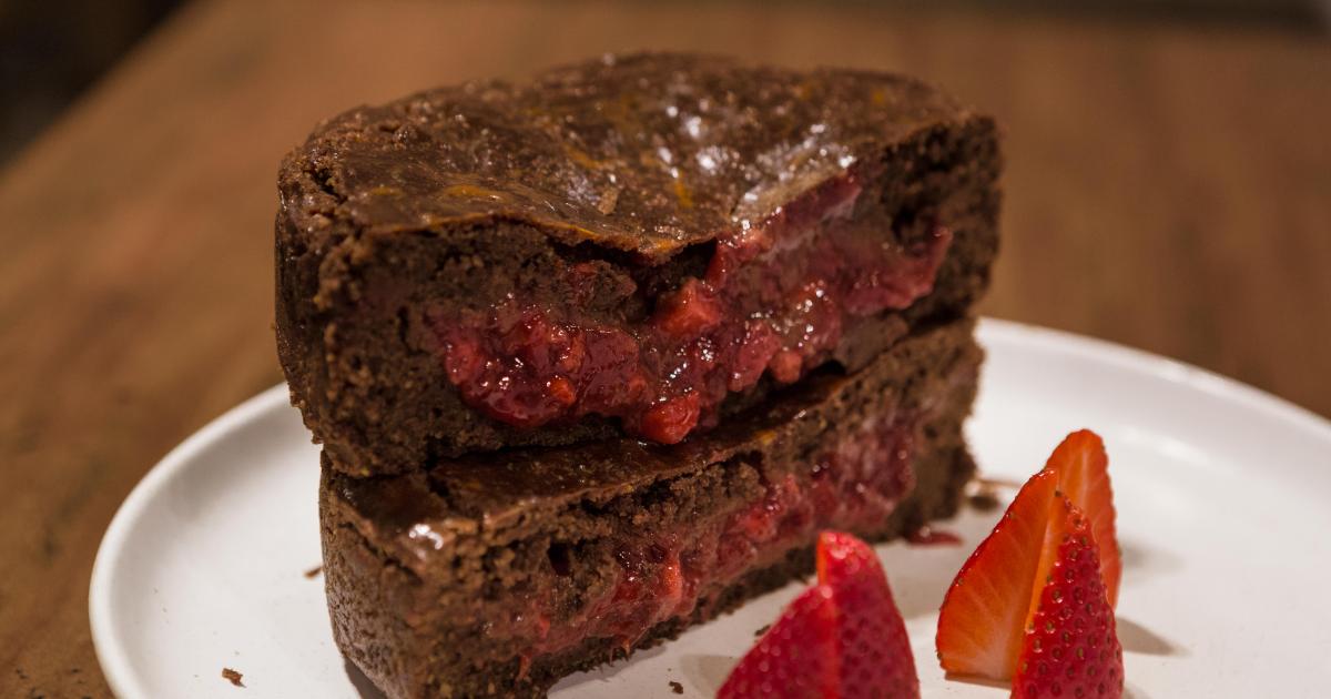Chocolate y fresas para reinterpretar el pastel vasco según el cocinero Luis  Miguel Enguita