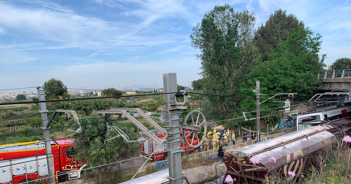 Un muerto y 85 heridos por un choque de trenes en Sant Boi de Llobregat