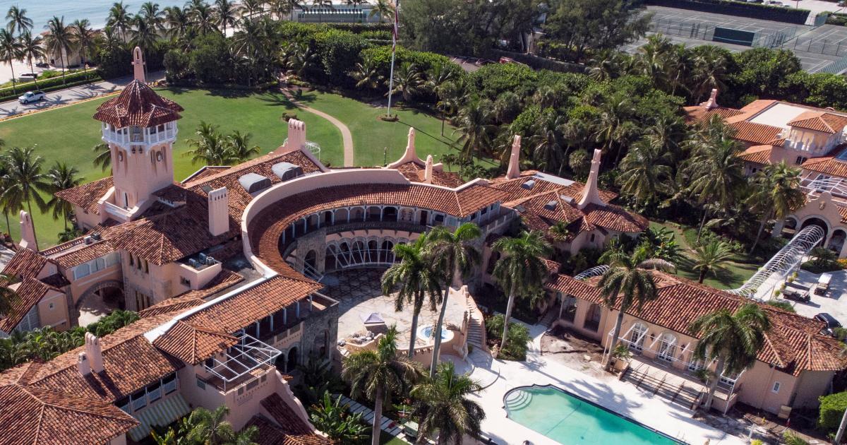 Trump’s daughter marries before more than 500 guests at the family’s Florida mansion
