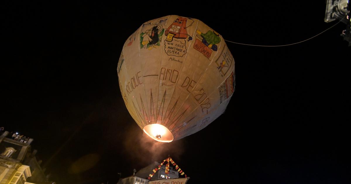El globo de papel más grande del mundo vuela 26 km hasta Ordes en La Coruña
