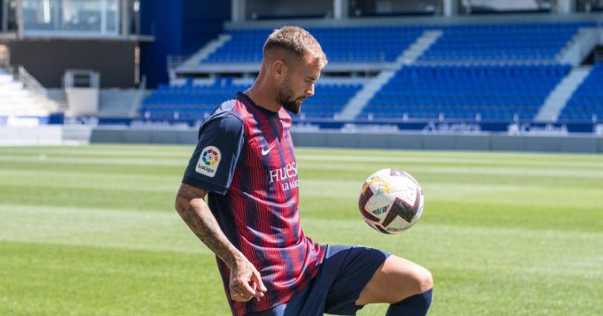 Carrillo llega a la SD Huesca para dejarse “el alma en el campo”