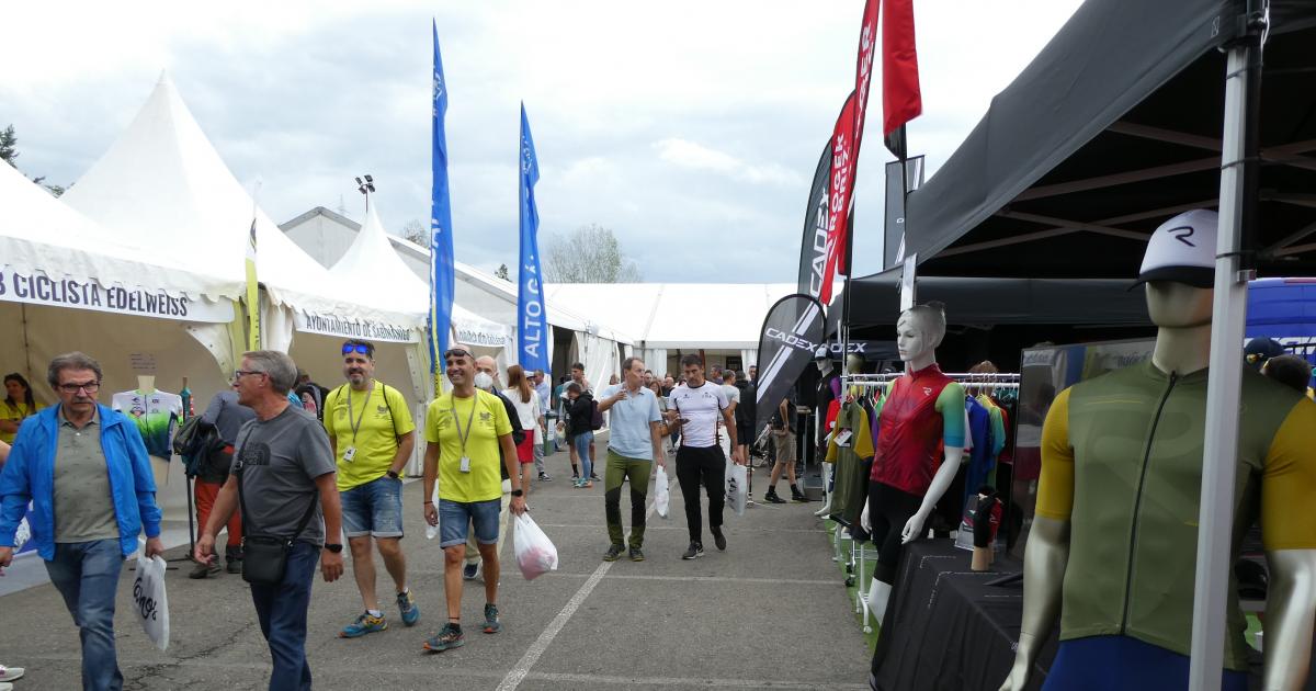 El homenaje a Juan Carlos Unzué marca el inicio de la Quebrantahuesos 2022