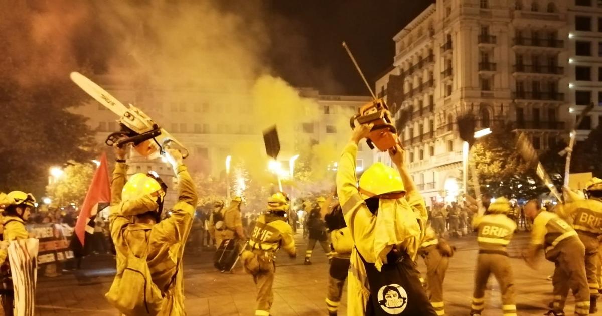 ‘Black march’ in Zaragoza by forest firefighters to denounce their precariousness