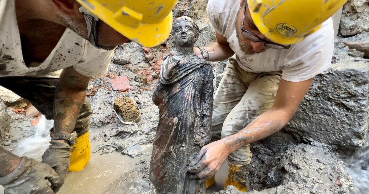 El tesoro escultórico hallado bajo el barro en la Toscana reformula la