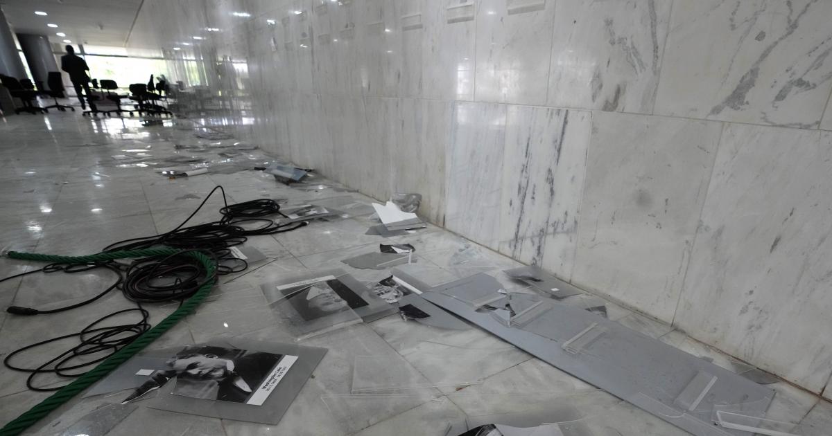 Hallan restos de sangre, orina y heces en el palacio presidencial de