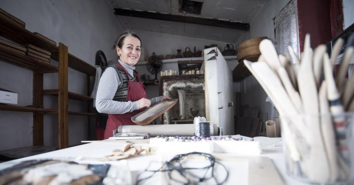 La ceramica Felicidad Asensio viaggia attraverso la Spagna e parte dell’Italia da un laboratorio a Fuentes Calientes