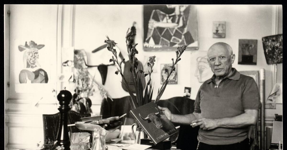 Lola Duran di Saragozza mostra un Picasso nella sua terra ancestrale in Liguria, Italia.