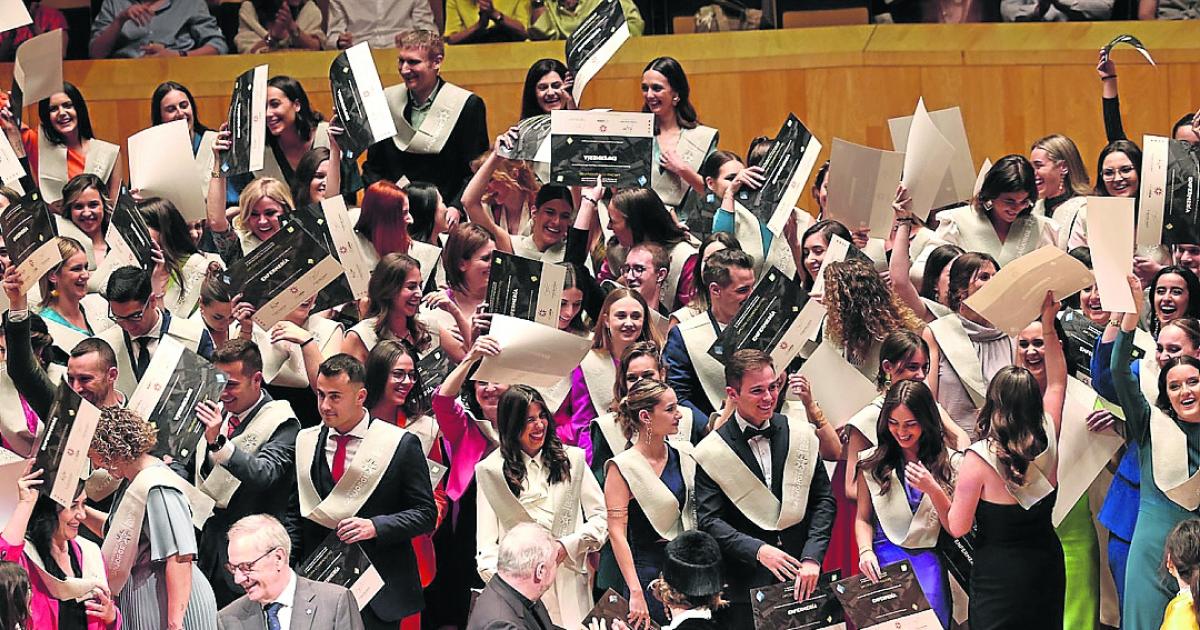 450 students of St. George’s University celebrate their graduation
