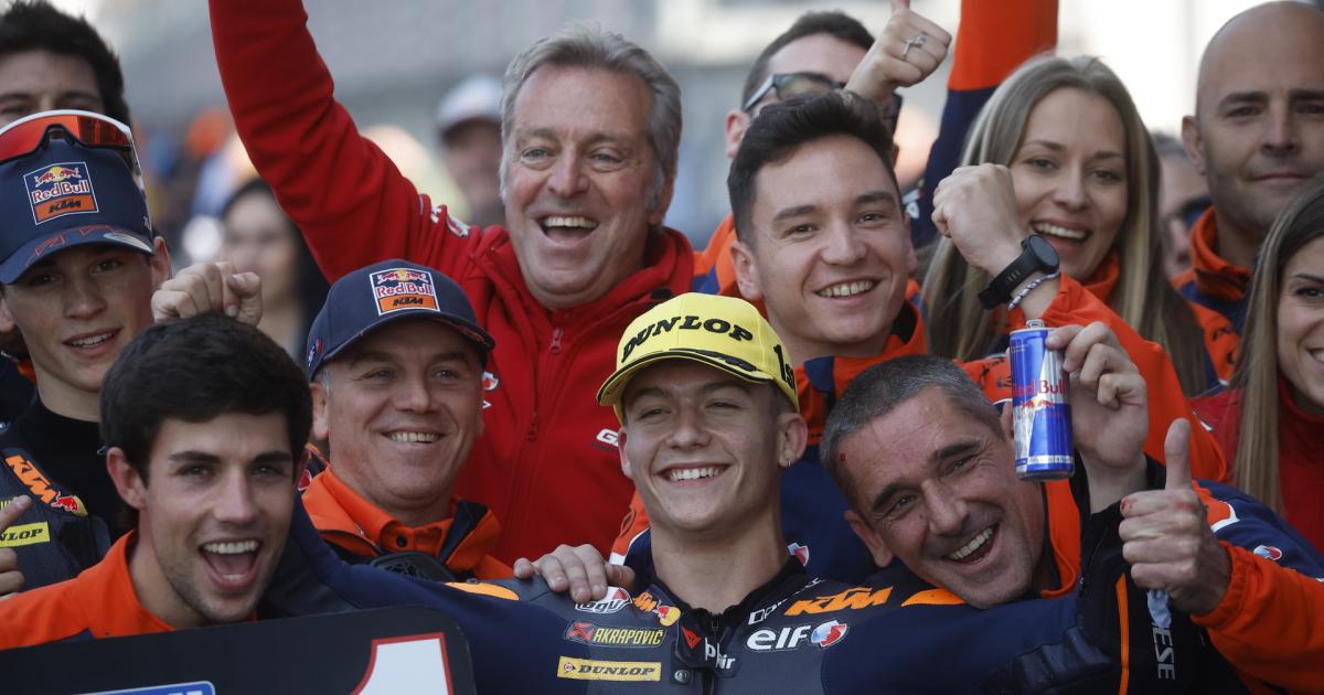 Dani Holgado comanda do início ao fim e é mais um líder da Moto3