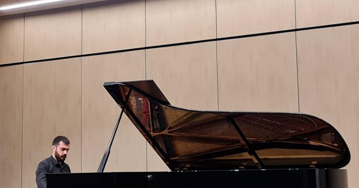 Rashid Behbudov gana el IX Concurso Internacional de Piano Antón García ...