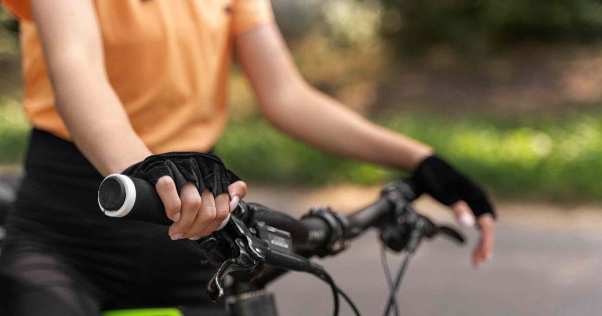 Este gadget transforma cualquier bicicleta en eléctrica en unos segundos