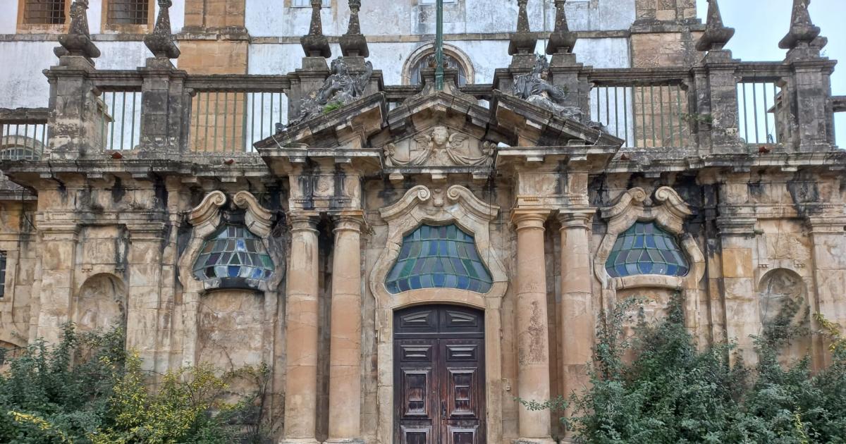 A “jóia” portuguesa onde repousa uma rainha aragonesa