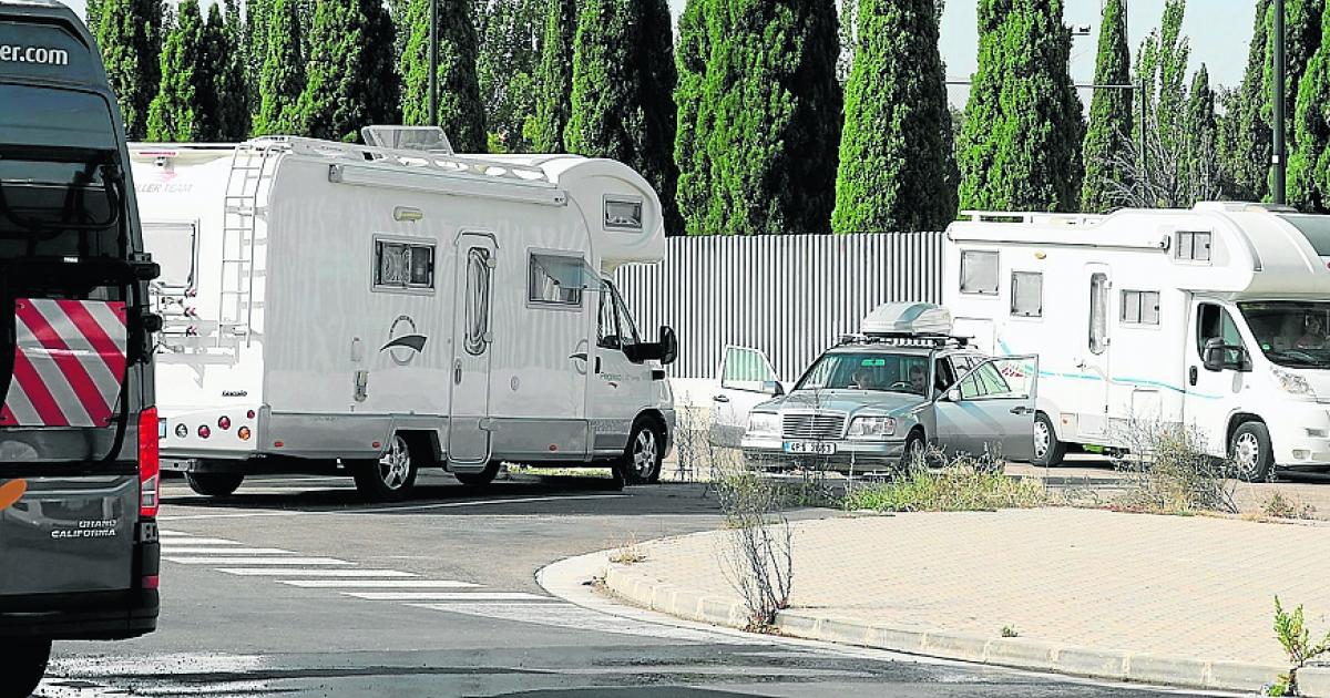 Castelló pone plazo a la regulación del parking de autocaravanas