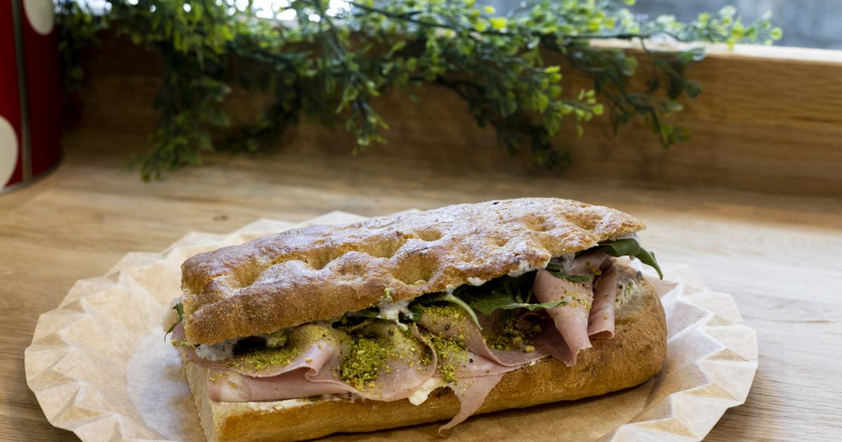 a Saragozza si apre una porta per una focaccia con mortadella, pastrami o terrazzo