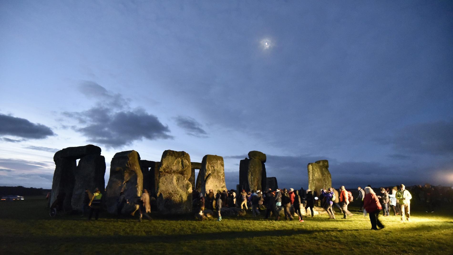 solsticio de verano de stonehenge amanecer