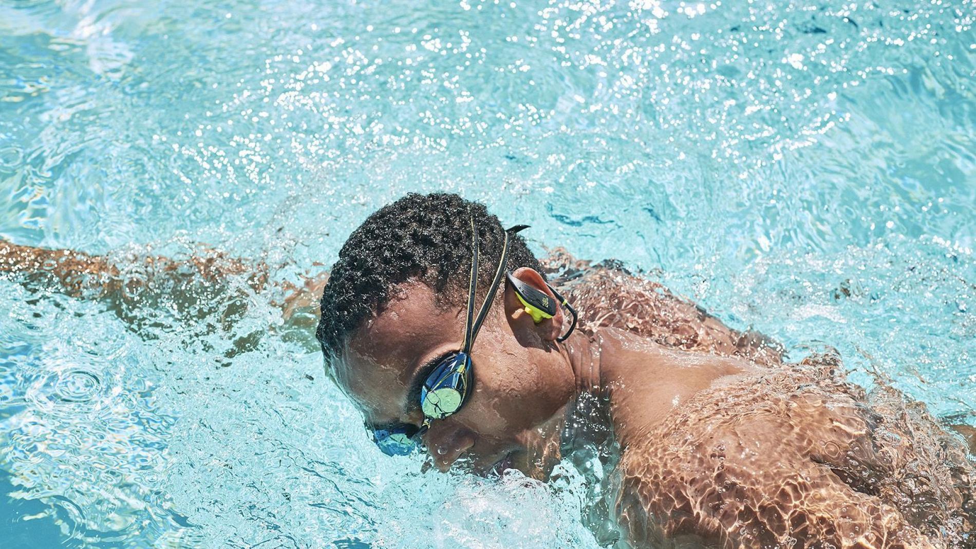Probamos los auriculares sumergibles JBL Endurance Dive: ponle ritmo a tus  entrenamientos de natación