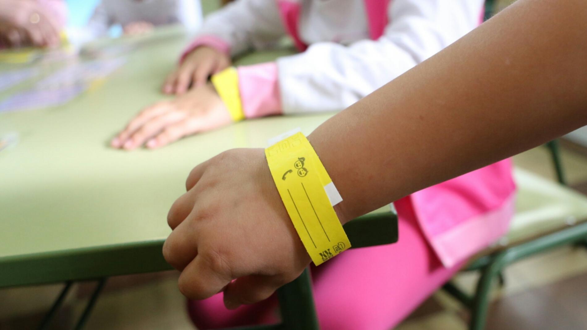 Se reparten 50.000 pulseras identificativas para los niños con motivo de  las fiestas del Pilar