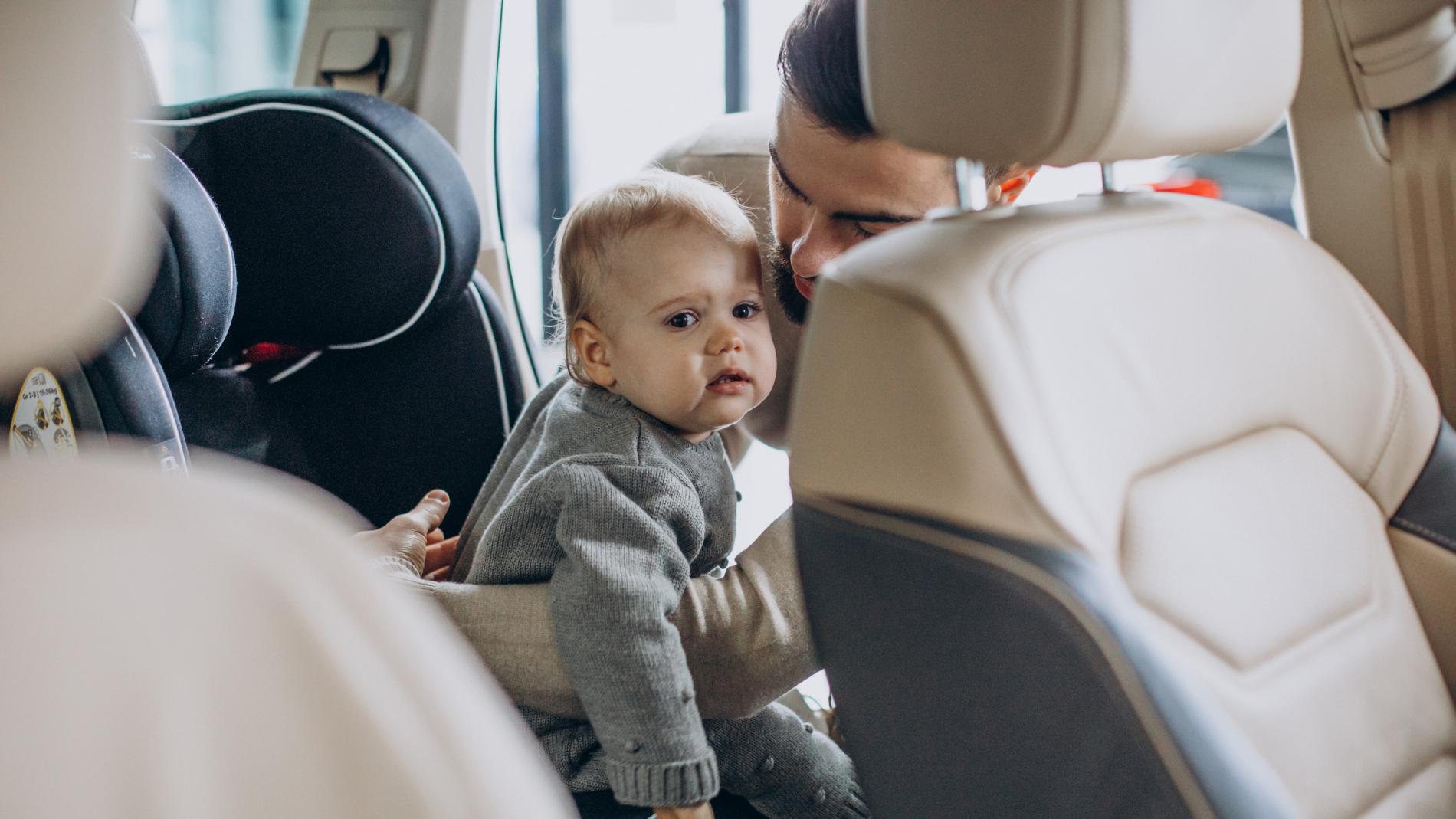 Ayuda para padres primerizos: cómo elegir una sillita de bebé para el coche  teniendo en cuenta el peso y la edad