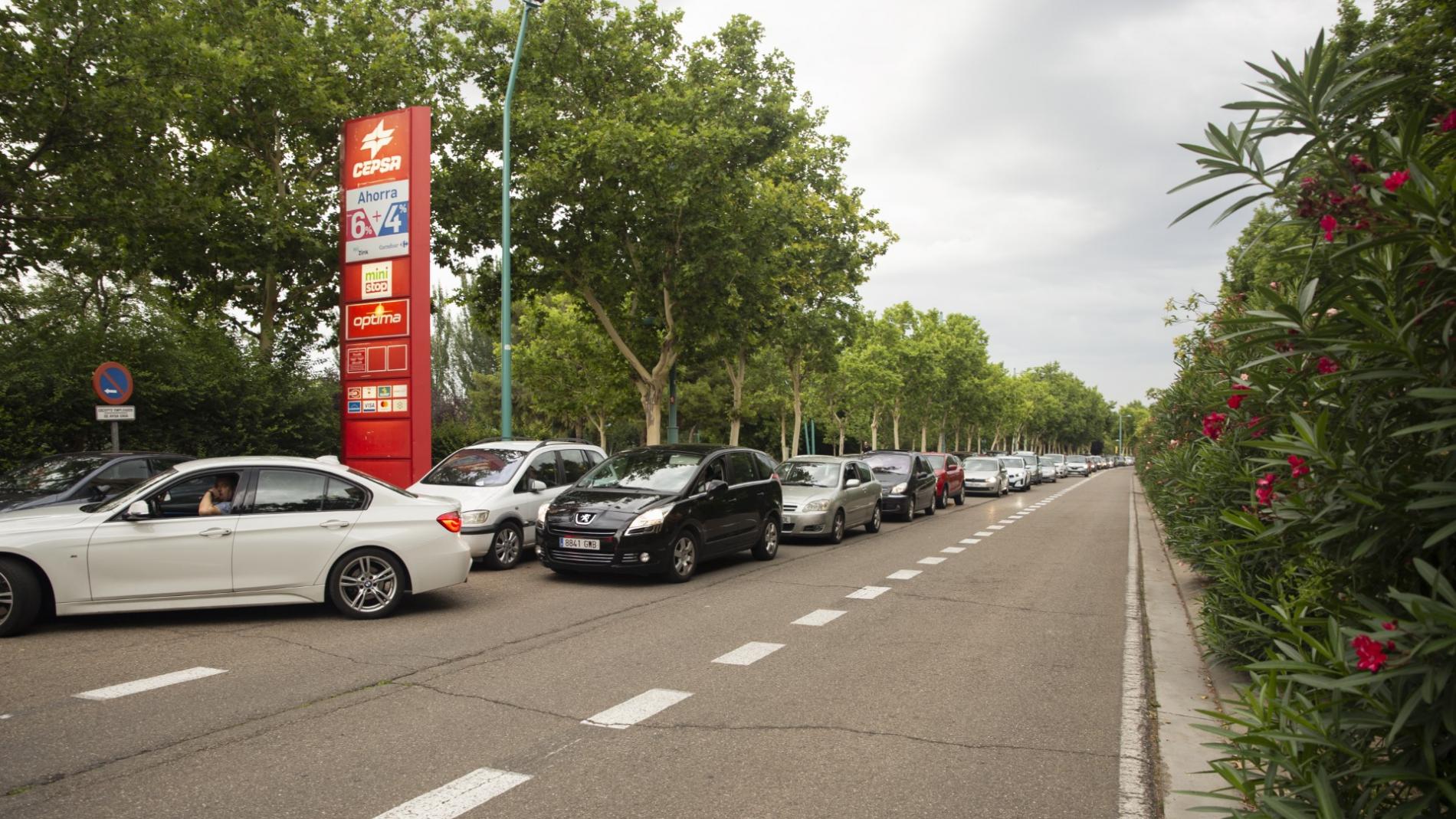 en Zaragoza para repostar en la gasolinera más de España