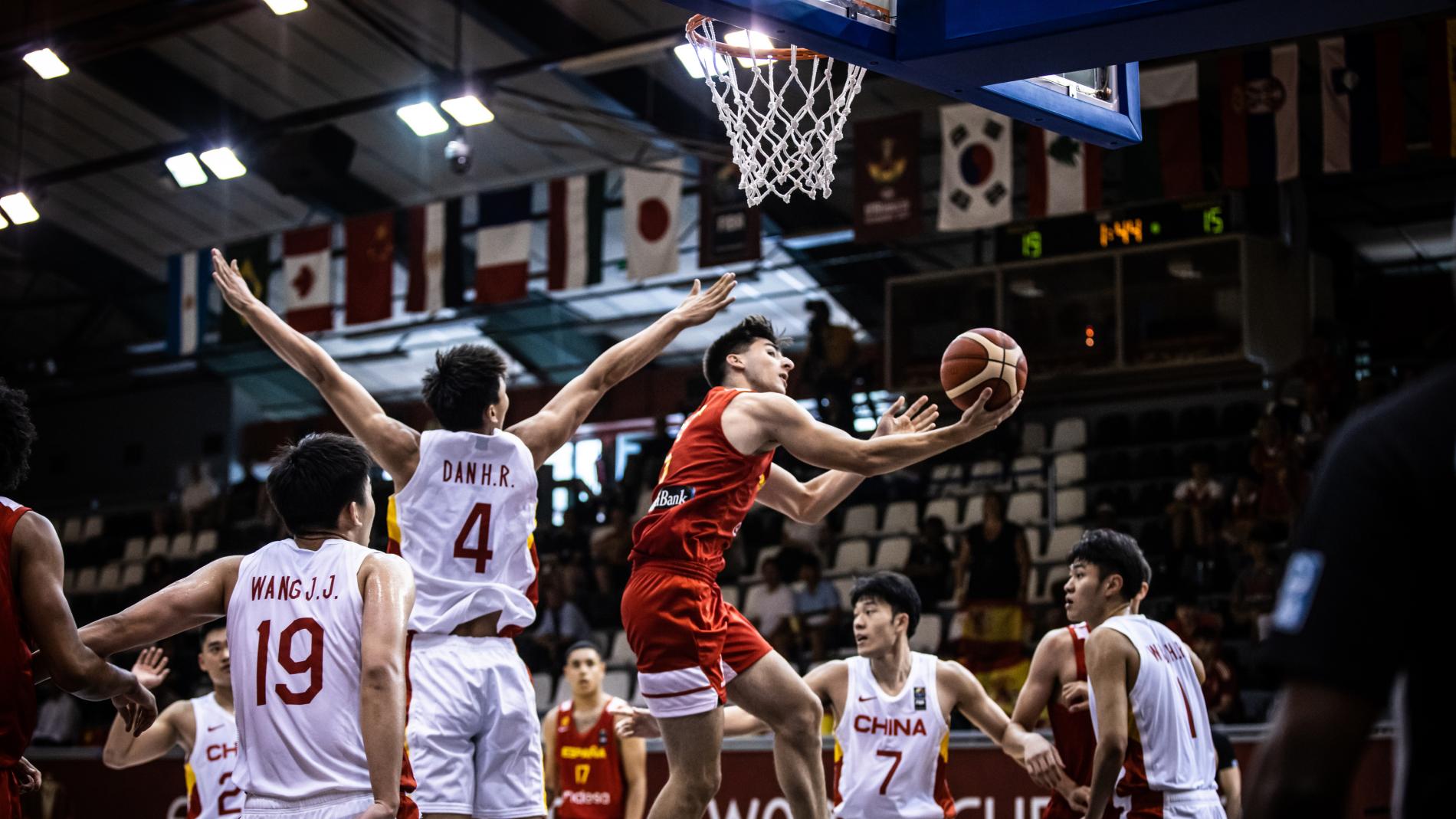 Mortadelo y Filemón estarán en el Mundial de Baloncesto 2023 con una nueva  misión