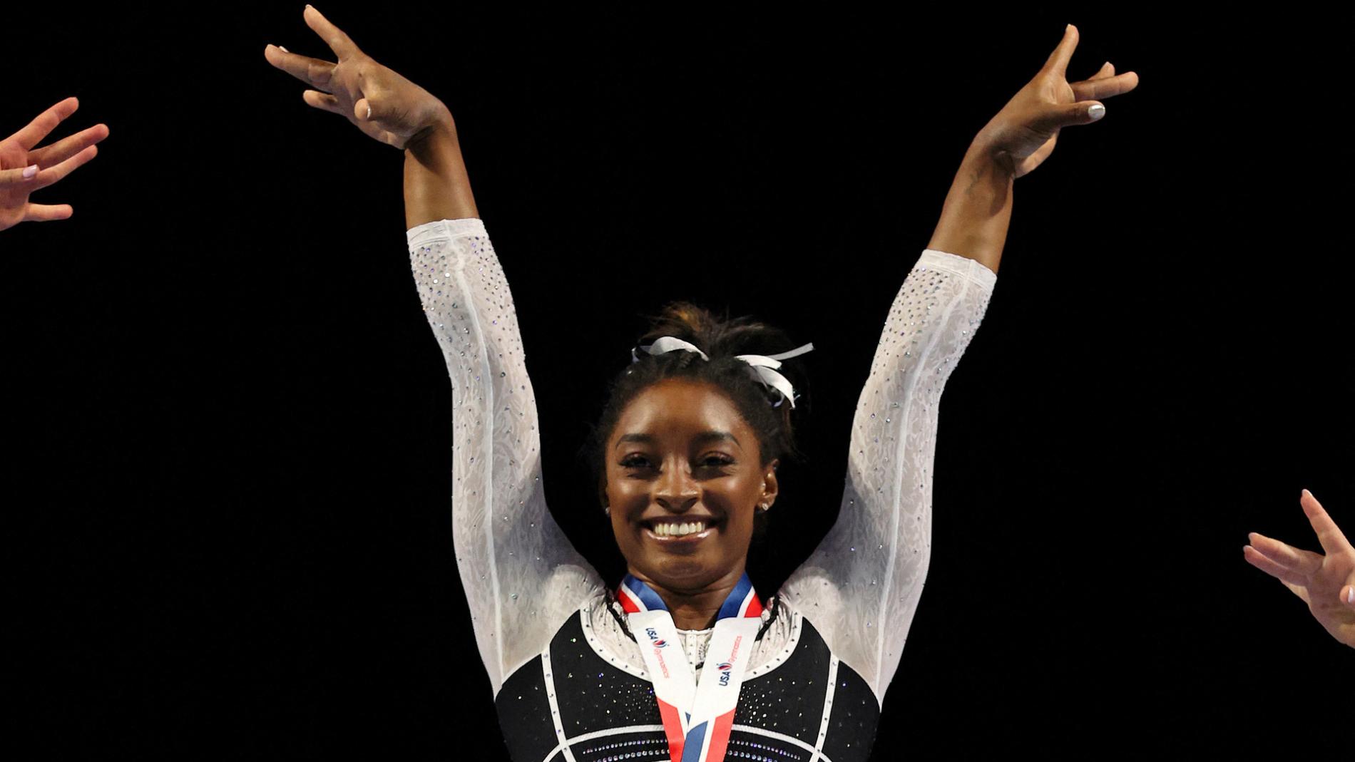 Simone Biles regresa 2 años después con una victoria estelar imagen