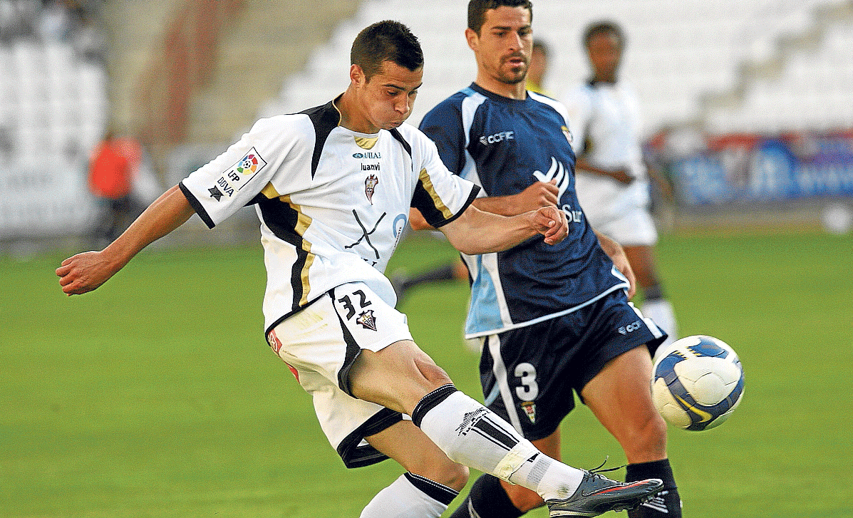 Jaime, con el 32 en el pantalón, en un partido con el Albacete en 2009 con solo 18 años.