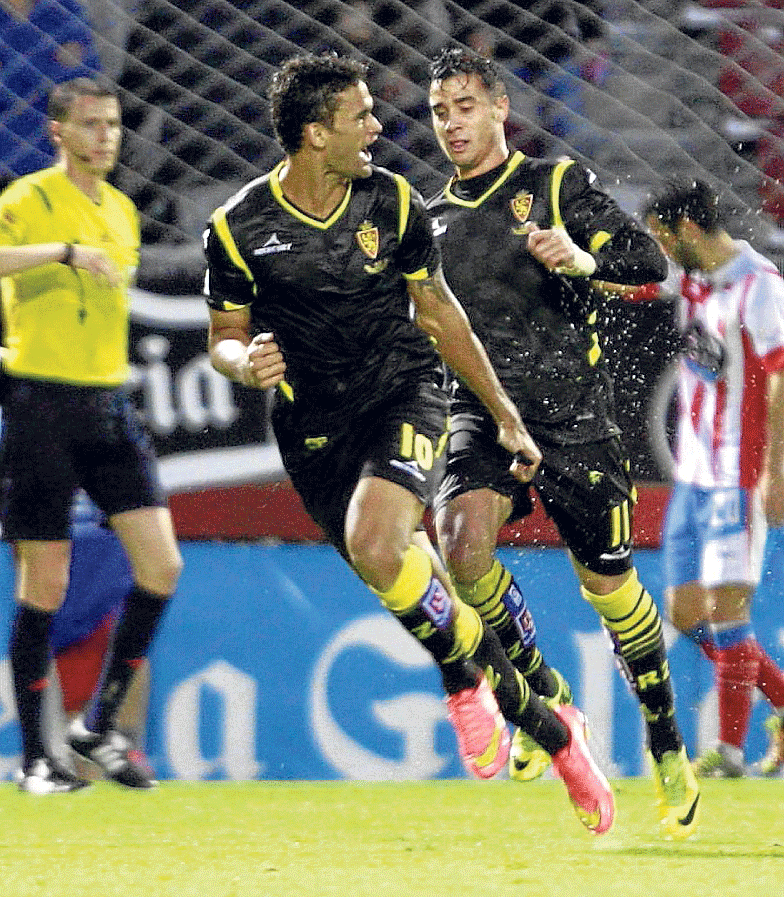 Willian José y Jaime Romero celebran, en el estadio Anxo Carro de Lugo, el gol del brasileño en el último instante que significó el empate a tres definitivo en el pasado mes de octubre