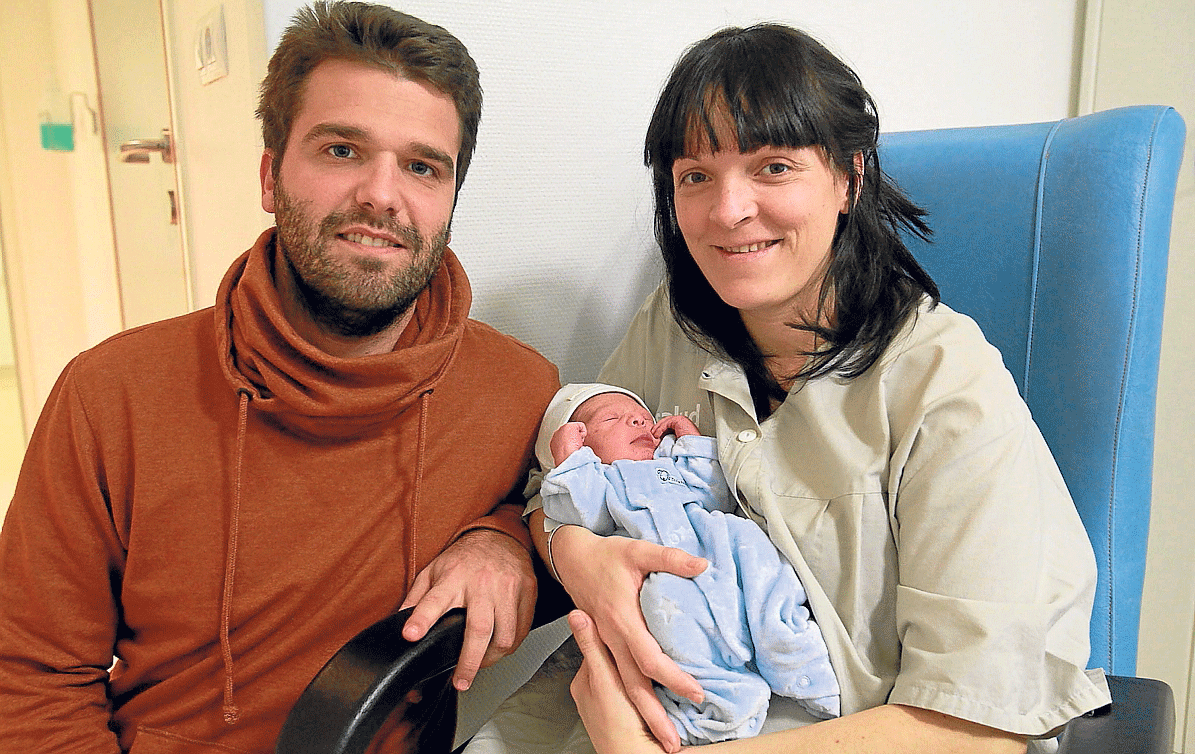 El primer oscense se adelantó. Saúl Blanco Loncán nació a las 0.25 en el hospital de Barbastro. Sus padres, Ioana Loncán y José Miguel Blanco, lo esperaban a partir del 10 de enero