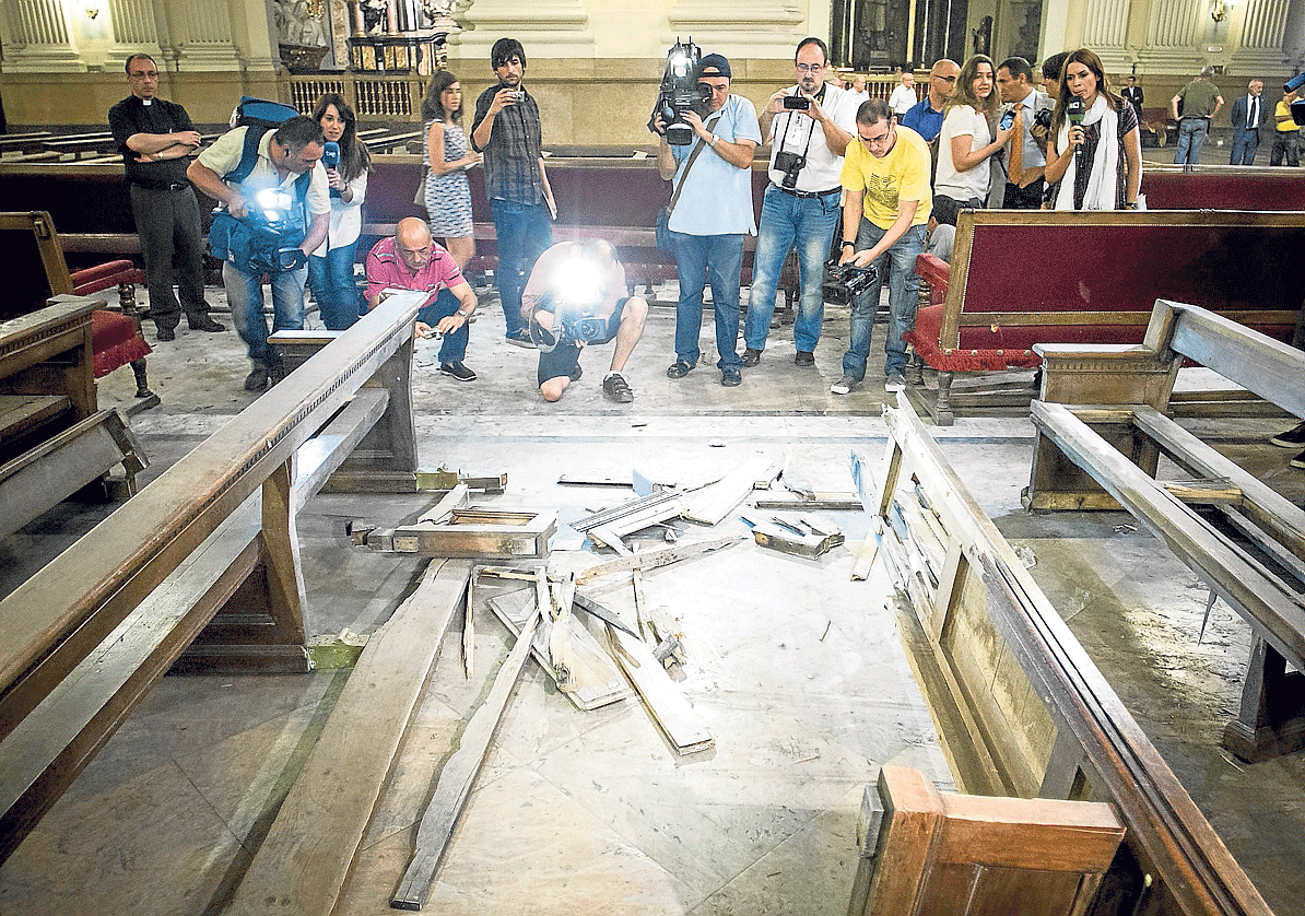 El artefacto explosivo colocado en el Pilar destrozó varios bancos y dañó el órgano