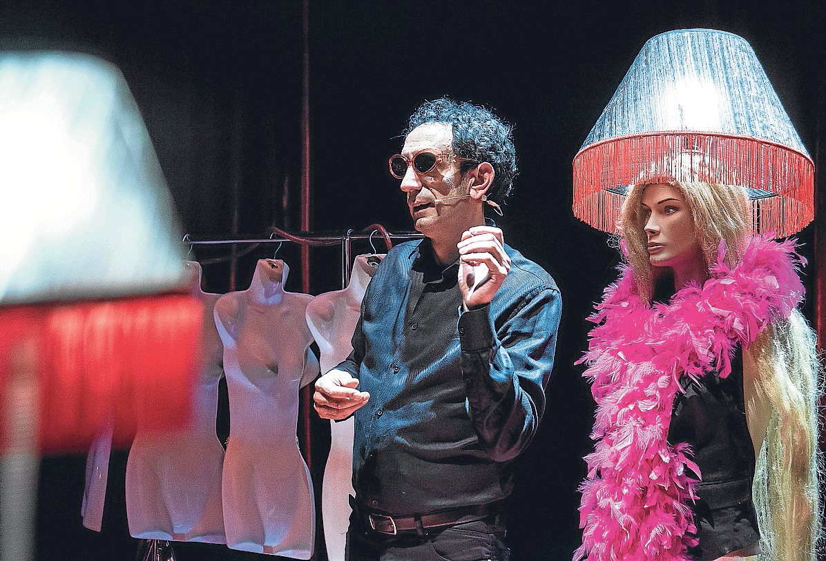 El actor aragonés José Luis Esteban en un momento de la representación de 'El arte de las putas'