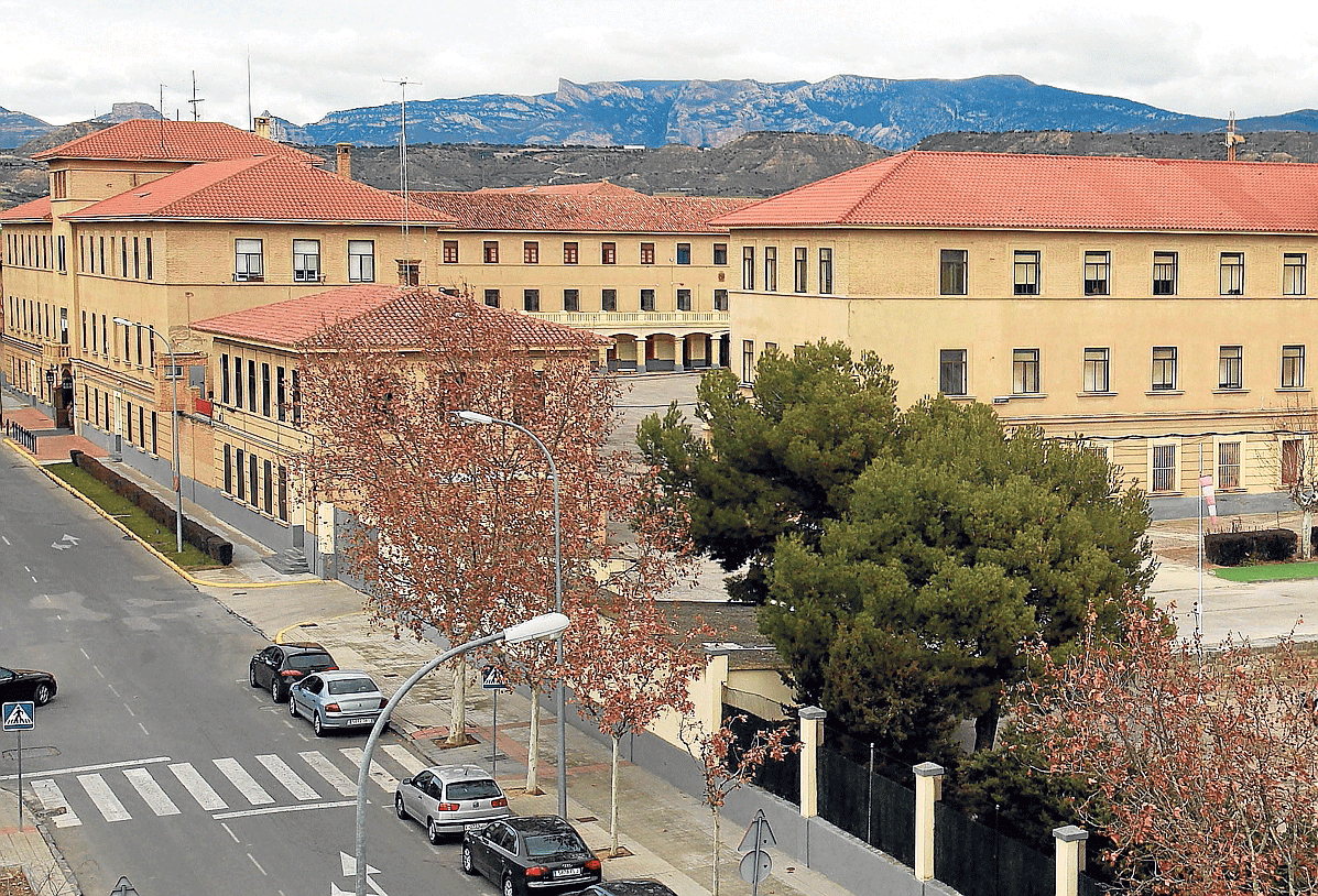 El cierre del cuartel Sancho Ramírez, en la calle División 52 de Huesca, está previsto para 2016
