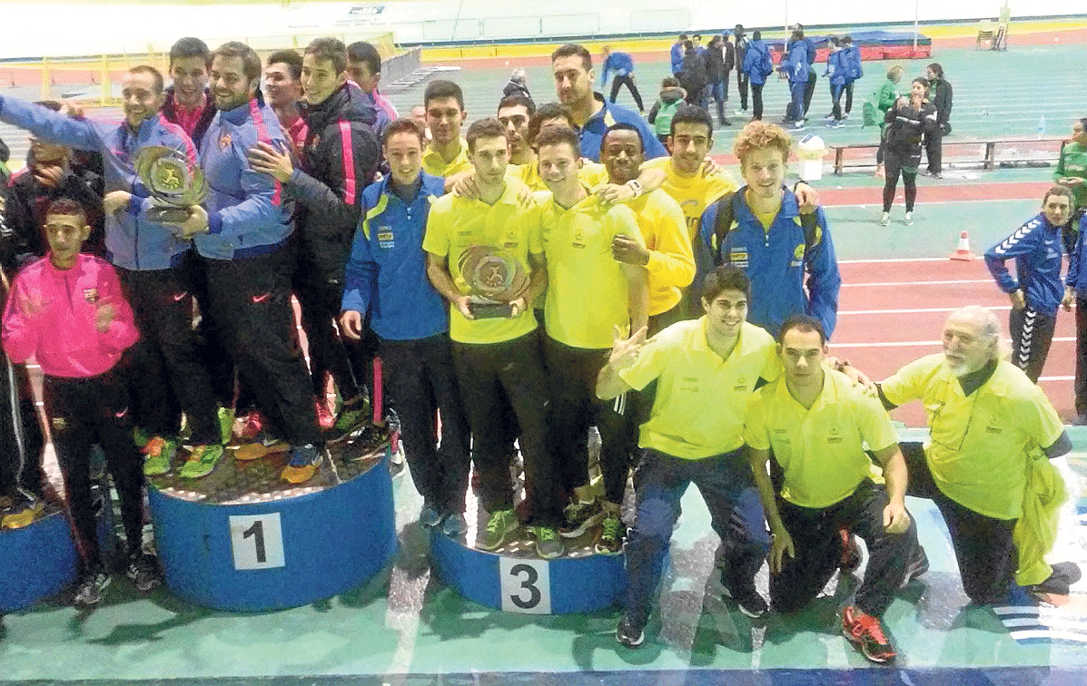La escuadra amarilla del Simply Scorpio, en el podio de San Sebastián