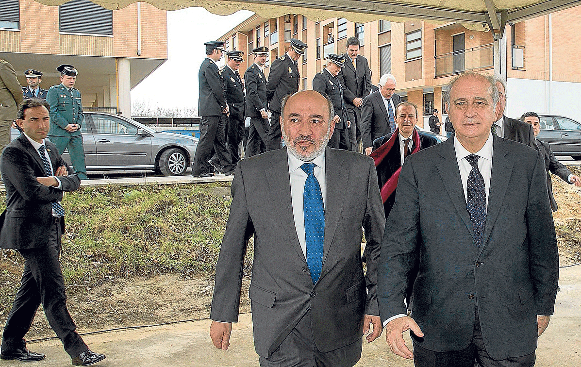 El alcalde de Calatayud, José Manuel Aranda, junto al ministro de Interior, Jorge Fernández Díaz