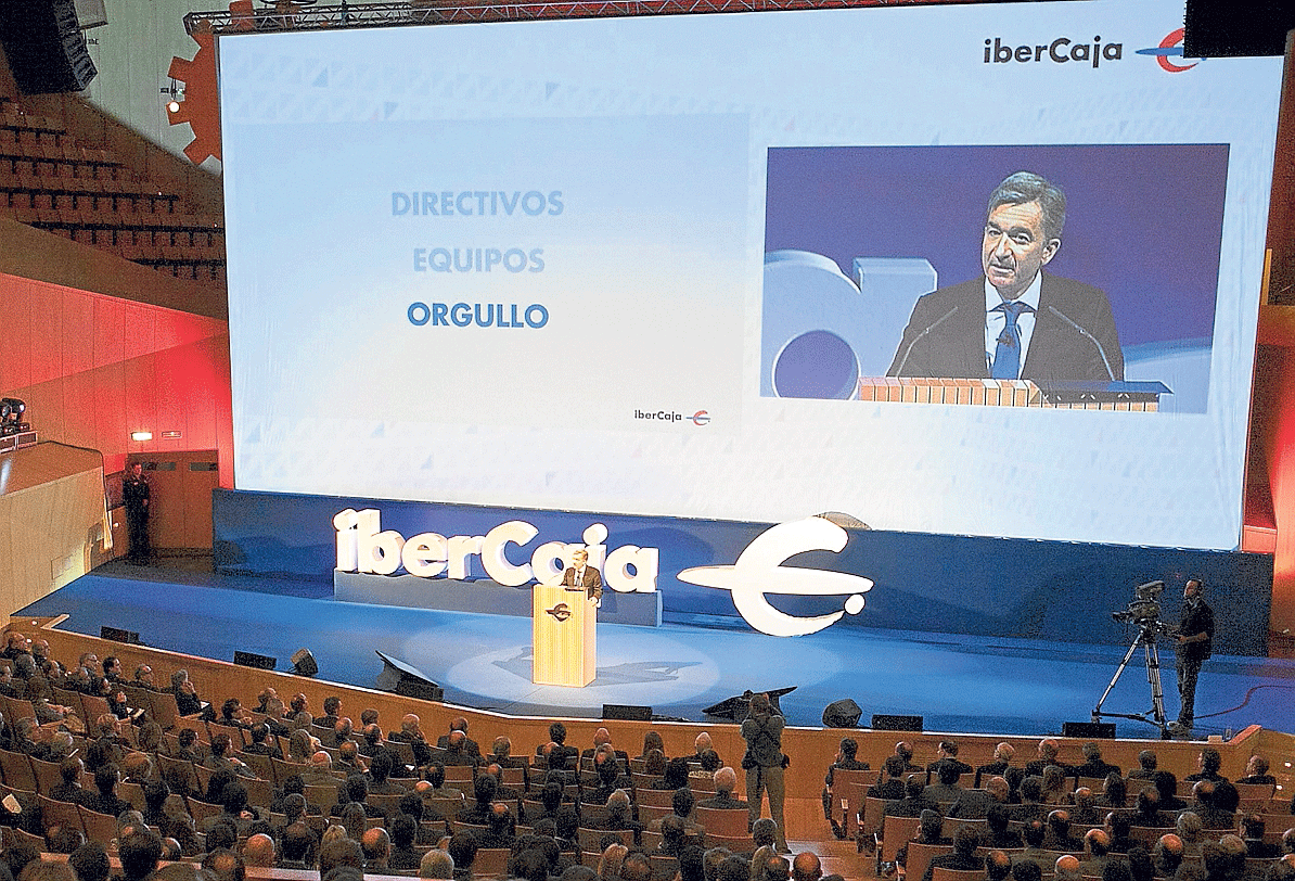 Víctor Iglesias, consejero delegado de Ibercaja, interviene en la convención de directivos.