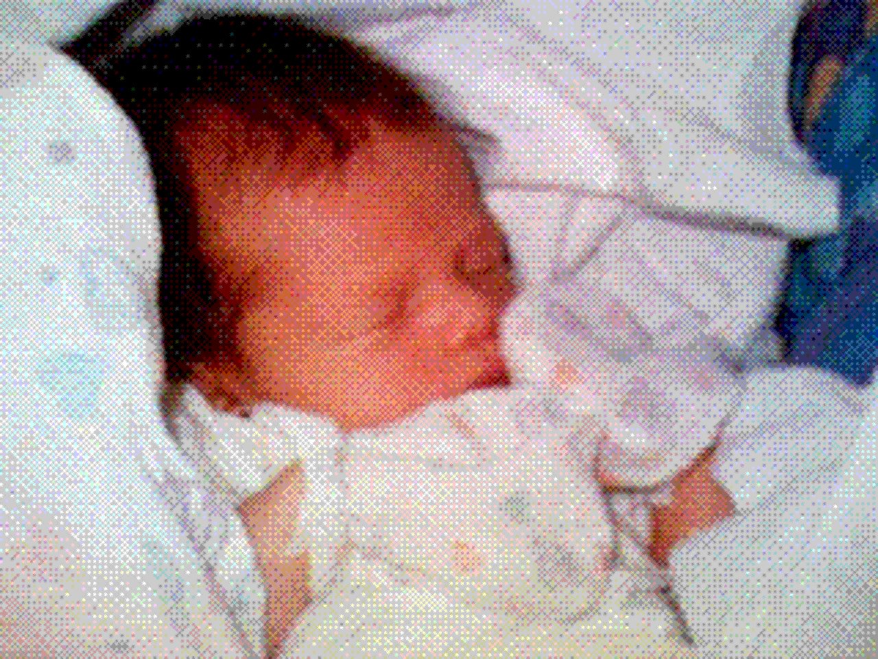 Este bebé es Sophie Kahn, protagonista de la primera foto tomada con un móvil y compartida instantáneamente por internet, una tecnología que nació a la vez que ella: el 11 de junio de 1997, y con el mismo padre: Philippe Kahn.