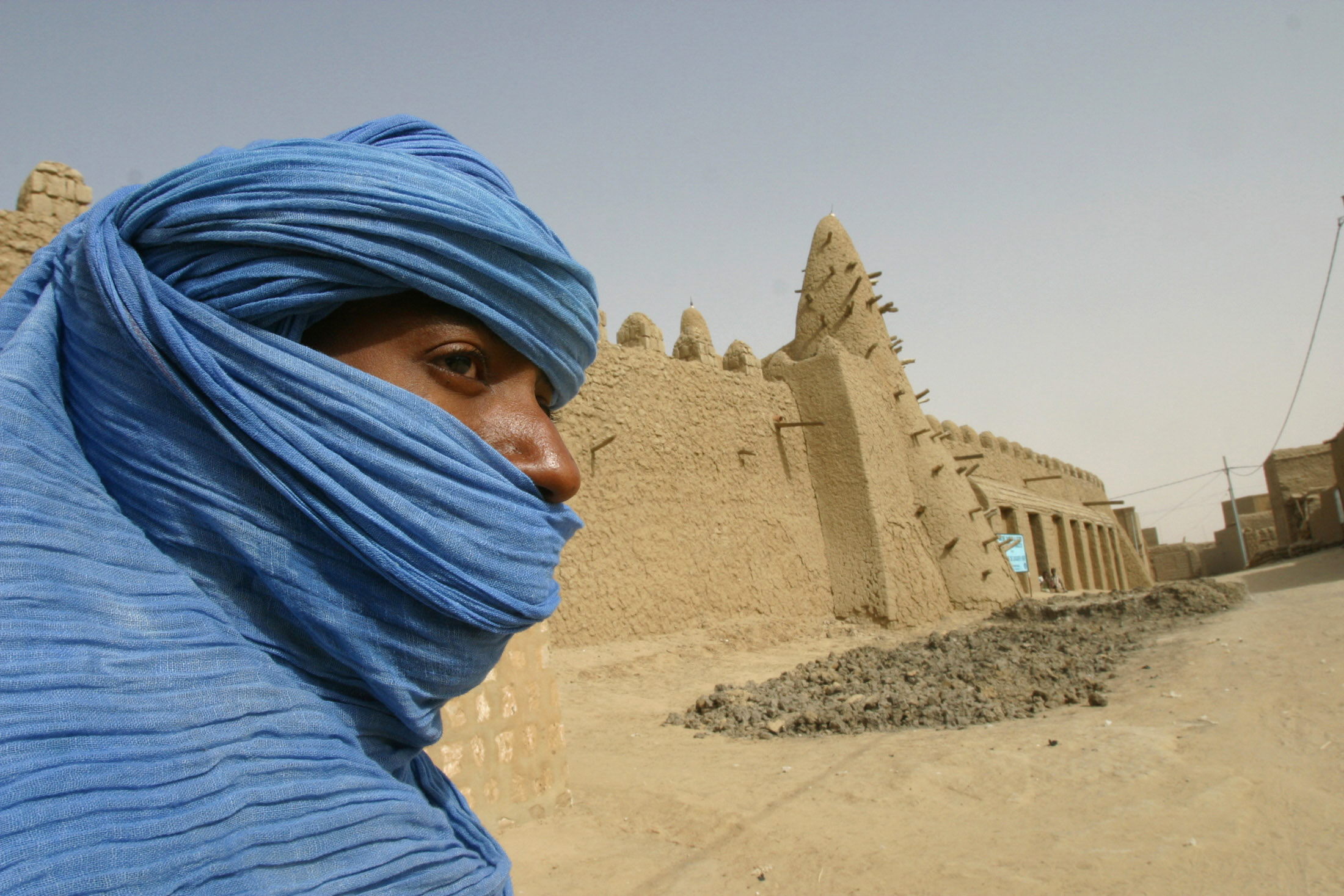 ¿por Qué Los Tuaregs Visten De Colores Oscuros A Pesar Del Calor Del