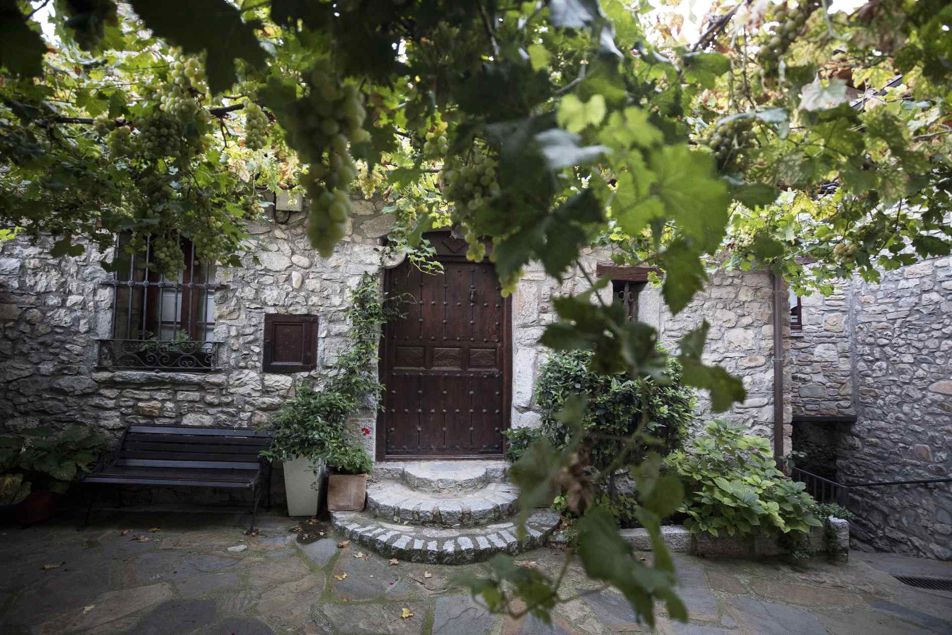 Fotos del pueblo de Huesca con 93 habitantes, una joya del románico y