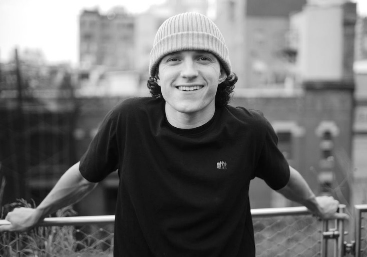 Tom Holland actualiza su estado de salud tras su accidente en el rodaje