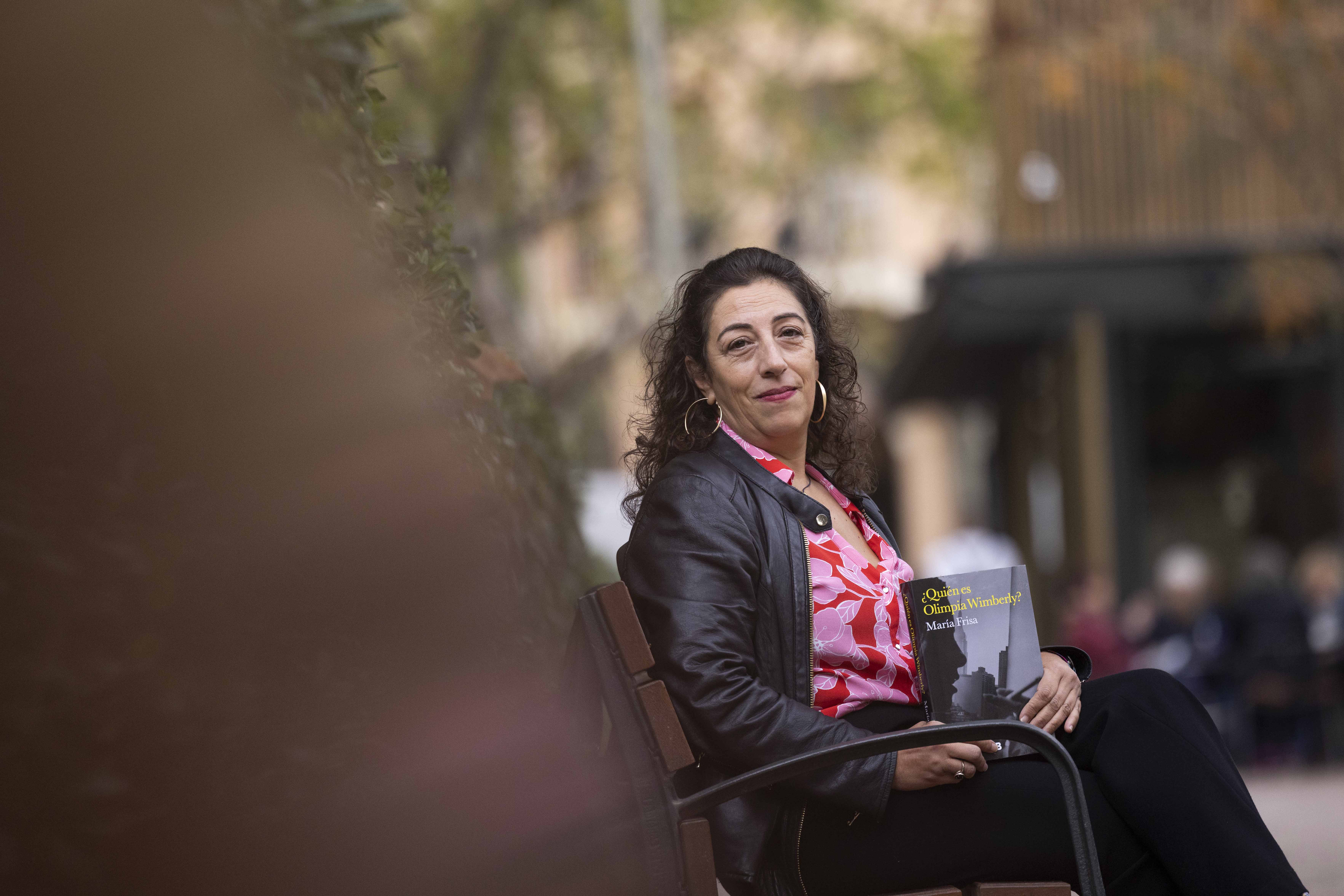 La escritora zaragoza María Frisa publica su nueva novela: '¿Quién es ...