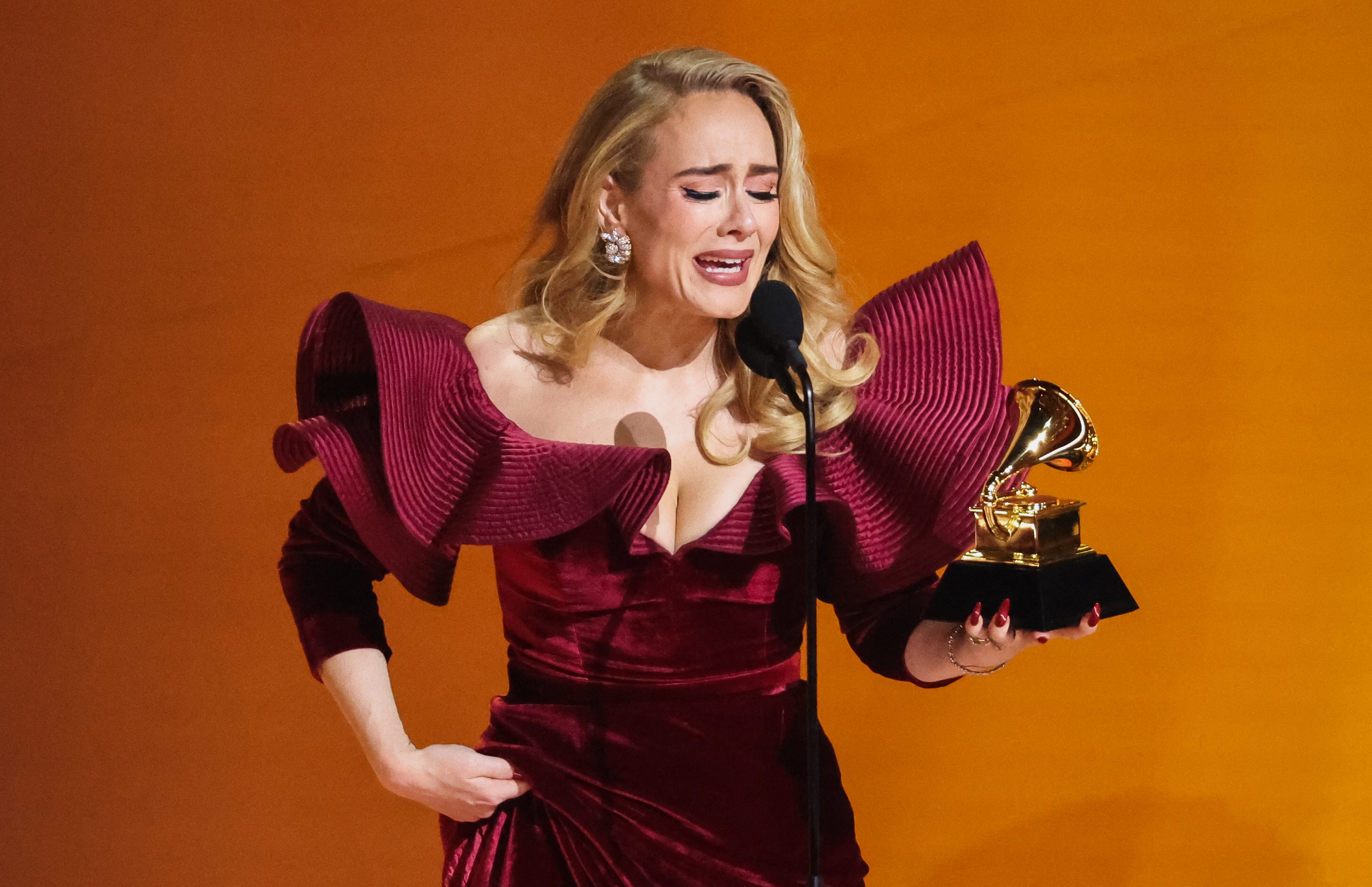 Adele anuncia que se retira una larga temporada de los escenarios para ...