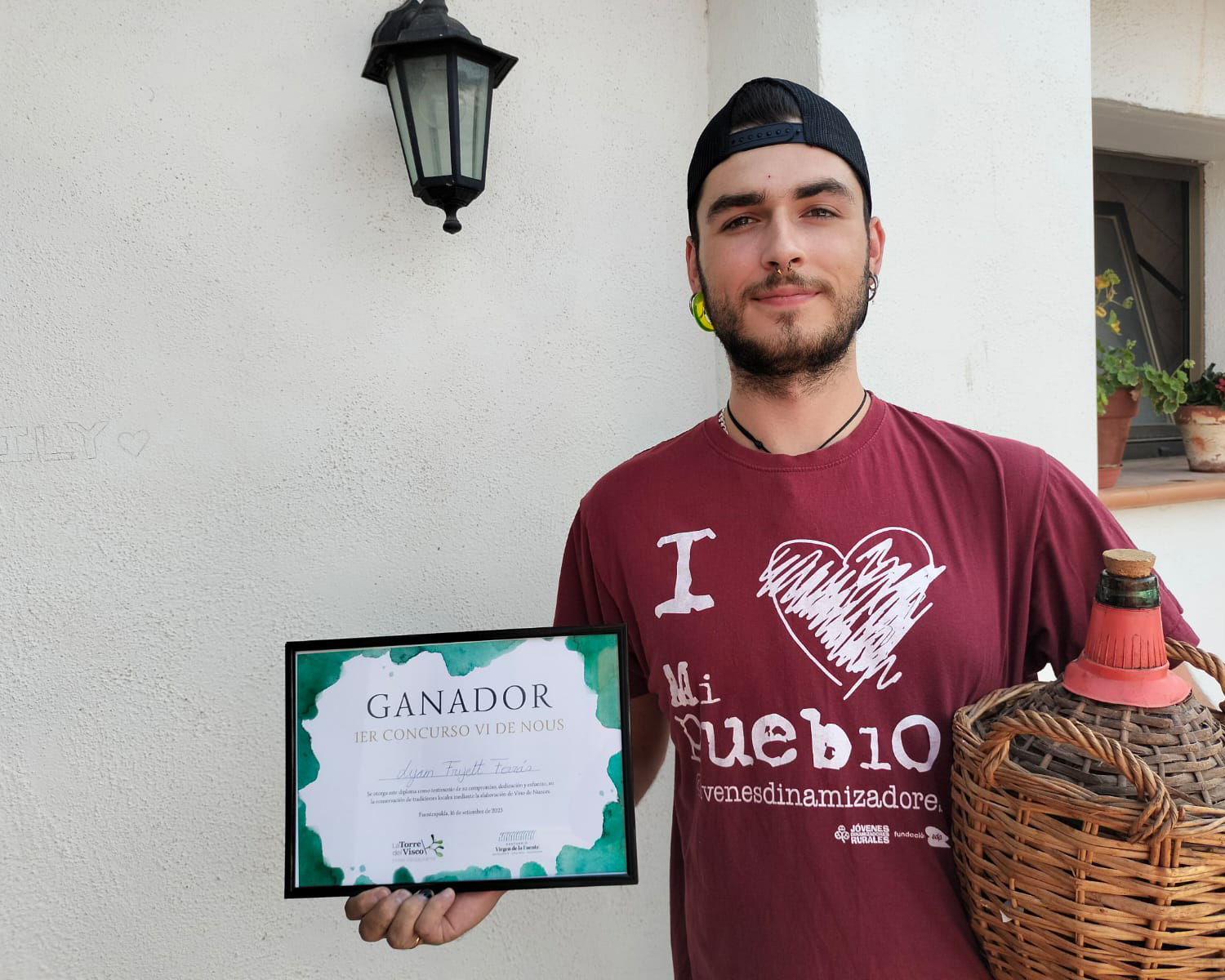 Un Joven De 19 Años Elabora El Mejor Vino De Nueces Del Matarraña