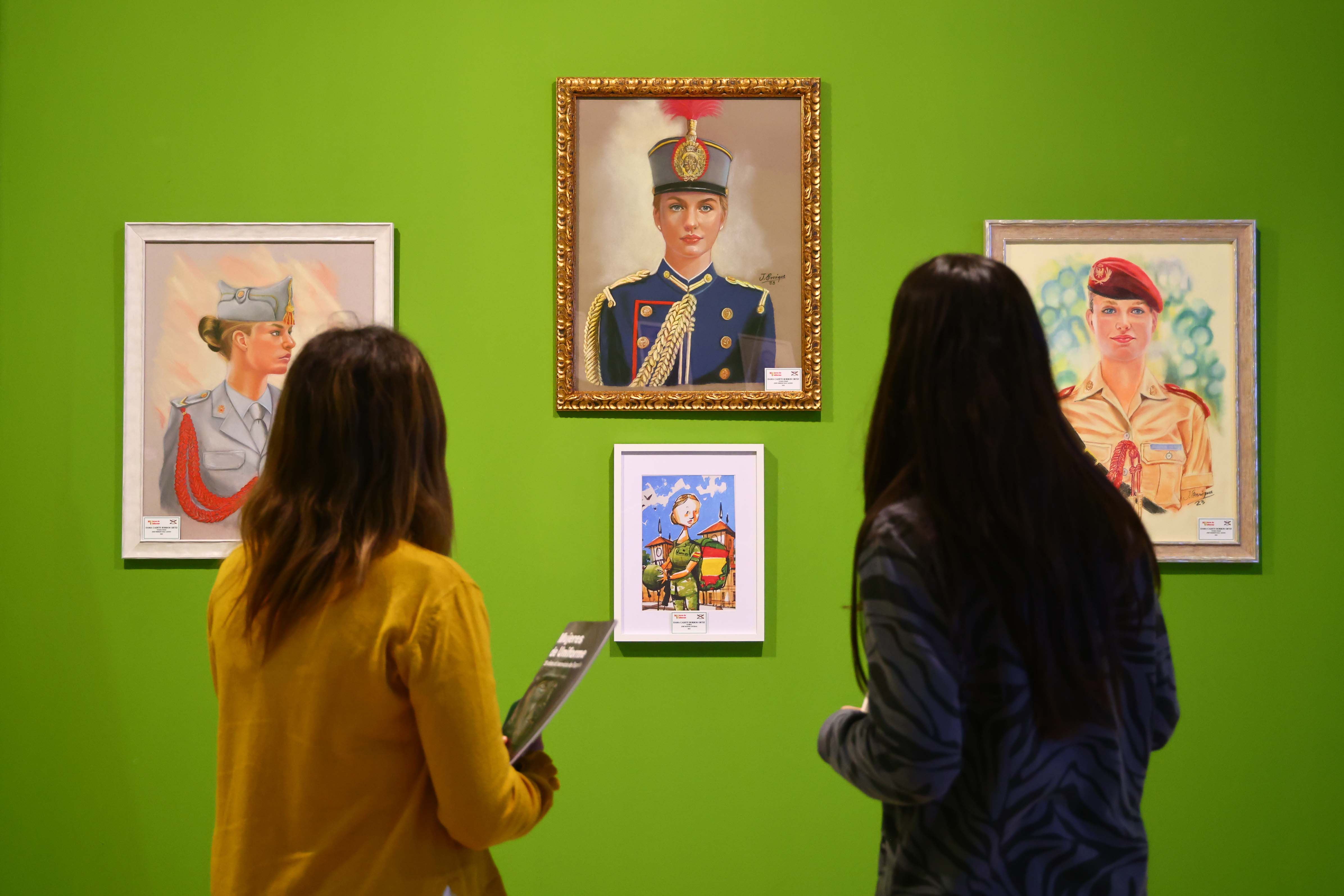 Fotos Exposición Mujeres De Uniforme 35 Años Al Servicio De España En El Patio De La 5215